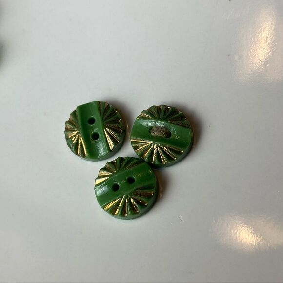 Variety Vintage Green Glass Button Bundle - Picture 13 of 16